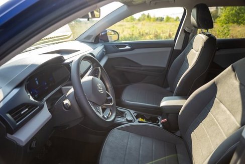 Certified 2022 Volkswagen Taos SE image 7
