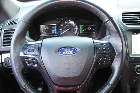 Used 2018 Ford Explorer XLT w/ Equipment Group 202A image 26