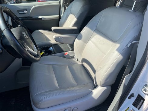 Used 2020 Toyota Sienna XLE image 24