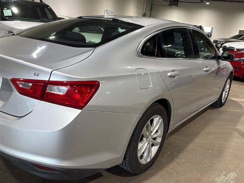 Used 2017 Chevrolet Malibu LT image 2