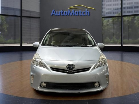 Used 2014 Toyota Prius V Five image 2