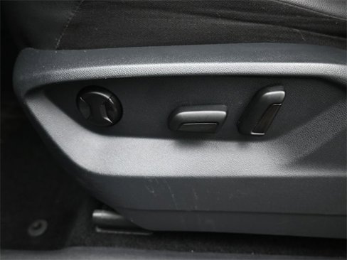 Used 2021 Volkswagen Tiguan SE image 10