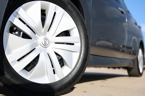 Used 2024 Nissan Leaf S image 11