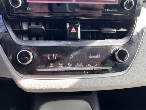 Used 2022 Toyota Corolla LE image 28
