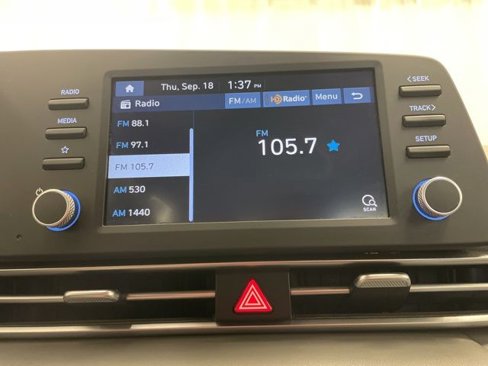 Used 2021 Hyundai Elantra SE image 20