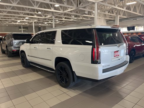 Used 2019 Cadillac Escalade ESV Luxury image 2