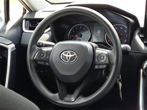 Used 2019 Toyota RAV4 LE image 13