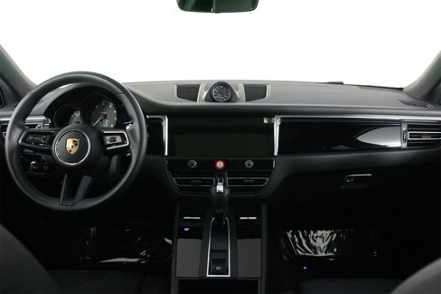 Certified 2025 Porsche Macan image 11
