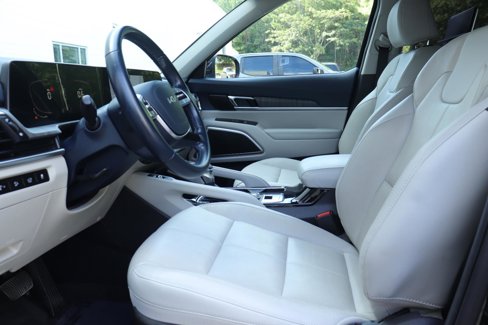 Used 2023 Kia Telluride EX w/ EX Captain's Chair Package image 12