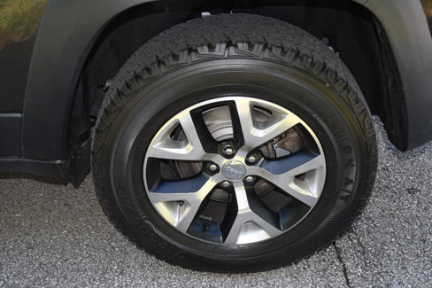Used 2016 Jeep Cherokee Trailhawk w/ Cold Weather Group image 40