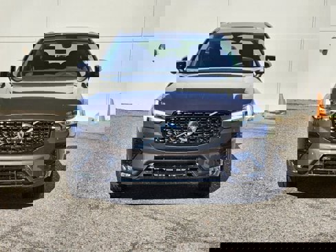 Certified 2025 Volvo XC60 B5 Plus image 2