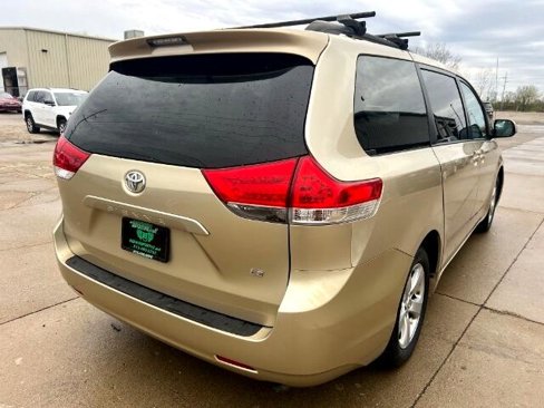 Used 2014 Toyota Sienna LE image 21