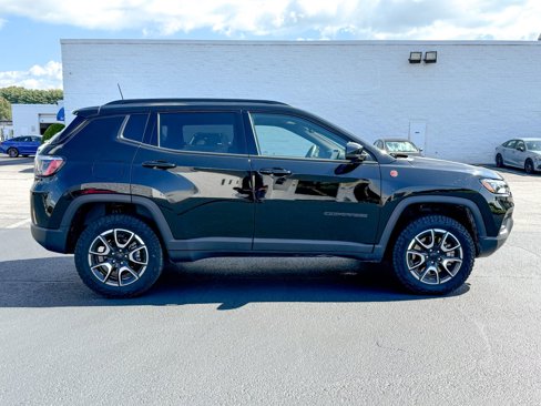 Used 2024 Jeep Compass Trailhawk w/ Trailhawk Convenience Group image 13