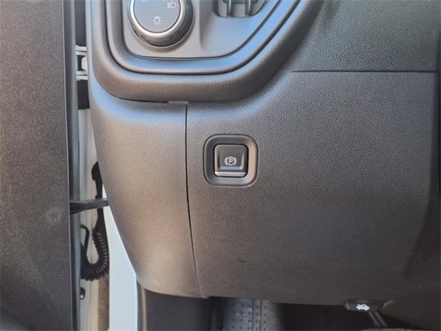 Used 2020 Chevrolet Silverado 1500 Custom w/ Custom Value Package image 16