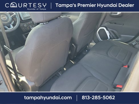 Used 2018 Jeep Renegade Latitude image 11
