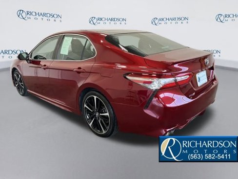 Used 2018 Toyota Camry XSE image 3