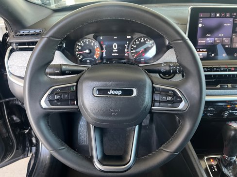 Used 2024 Jeep Compass Latitude image 9