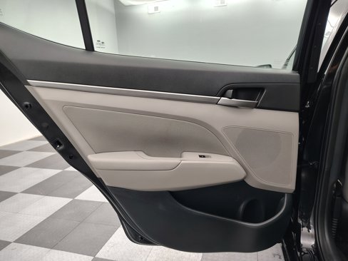 Used 2017 Hyundai Elantra SE image 20