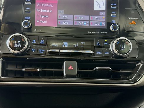 Used 2022 Toyota Highlander LE image 15
