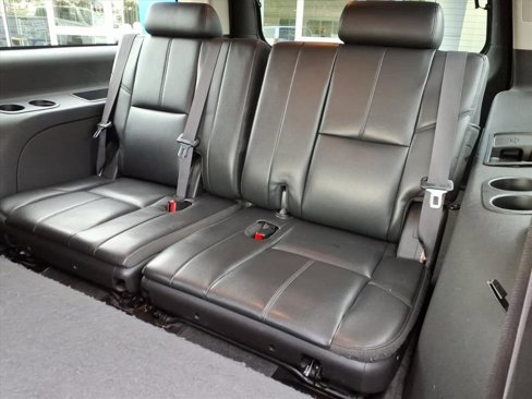 Used 2013 Chevrolet Suburban LT image 12