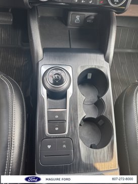 Used 2022 Ford Escape SEL image 11