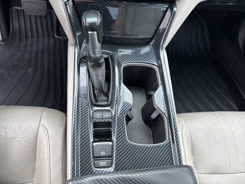 Used 2018 Honda Accord Touring image 33
