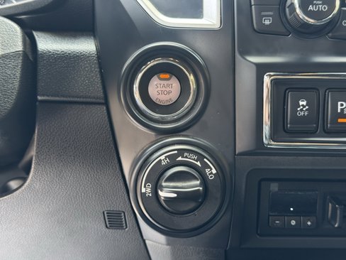 Used 2019 Nissan Titan SV w/ SV Convenience Package image 25