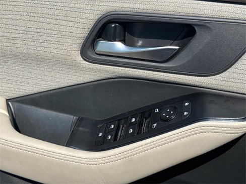 Certified 2023 Nissan Rogue SV image 15
