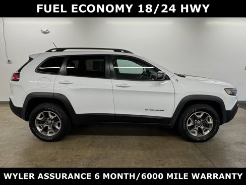 Used 2019 Jeep Cherokee Trailhawk image 2