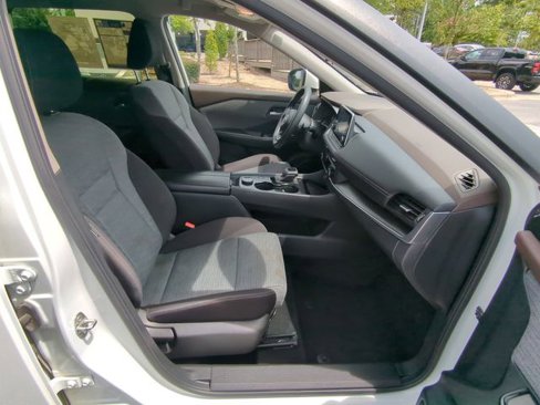 Used 2023 Nissan Rogue SV image 44