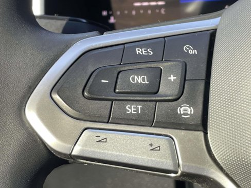 Used 2023 Volkswagen Atlas SE image 30