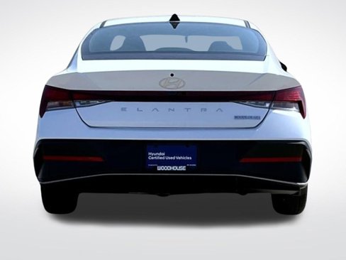 Certified 2025 Hyundai Elantra SE image 6