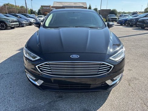 Used 2017 Ford Fusion SE w/ Fusion SE Technology Package image 2