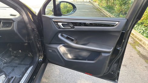 Used 2018 Porsche Macan S image 23