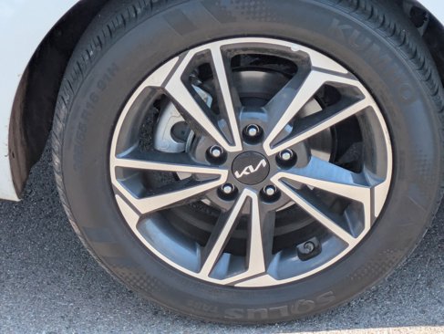 Certified 2024 Kia Forte LXS w/ LXS Technology Package image 9