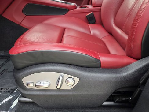 Used 2023 Porsche Macan Turbo image 24