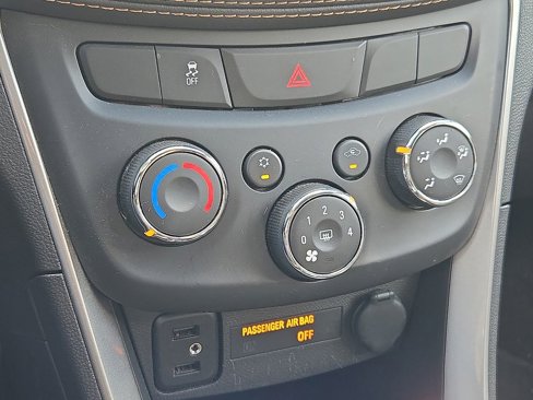 Used 2022 Chevrolet Trax LT w/ LT Convenience Package image 22