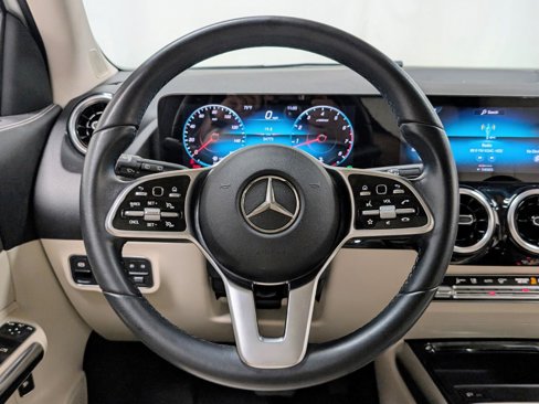 Used 2022 Mercedes-Benz GLA 250 4MATIC w/ Premium Package image 29