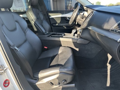 Used 2018 Volvo XC90 T5 Momentum w/ Convenience Package image 9