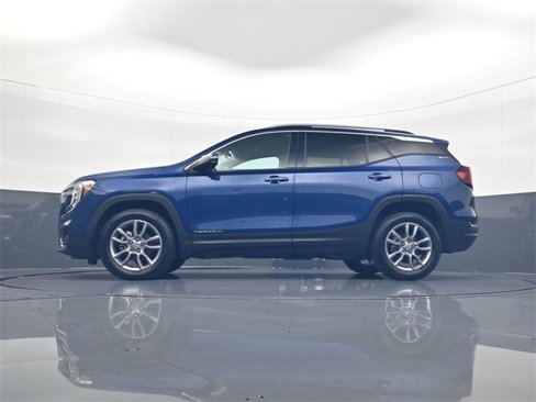 Used 2022 GMC Terrain SLT image 28