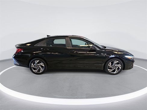 New 2025 Hyundai Elantra Sport image 4