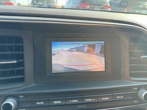 Used 2020 Hyundai Elantra SE image 24