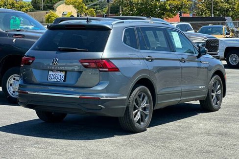 Used 2022 Volkswagen Tiguan SE w/ Panoramic Sunroof Package image 4