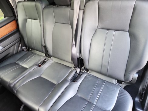 Used 2015 Land Rover LR4 HSE image 25
