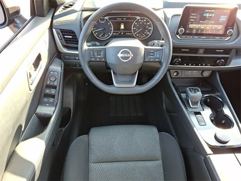 Used 2025 Nissan Rogue SV image 12