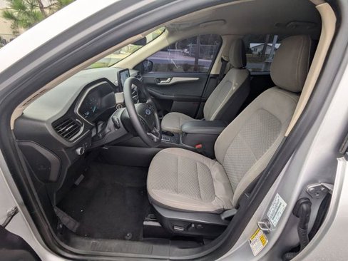 Used 2020 Ford Escape SE image 9