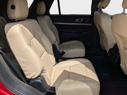 Used 2018 Ford Explorer XLT w/ Equipment Group 202A image 19