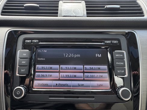 Used 2015 Volkswagen Passat TDI SE image 21