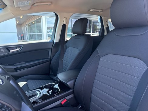 Used 2018 Ford Edge SE image 14