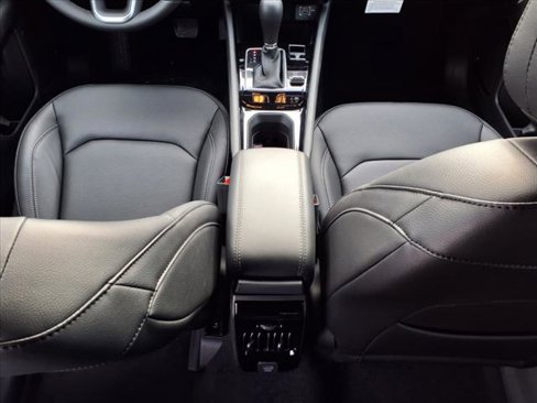 New 2025 Jeep Compass Limited image 12